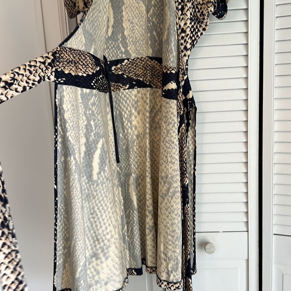 90’s Vintage DVF Avara silk wrap dress size 0 - Picture 5 of 9